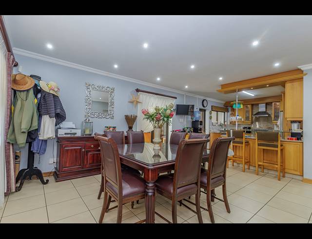 3 BEDROOM HOUSE FOR SALE IN COWIES HILL PARK